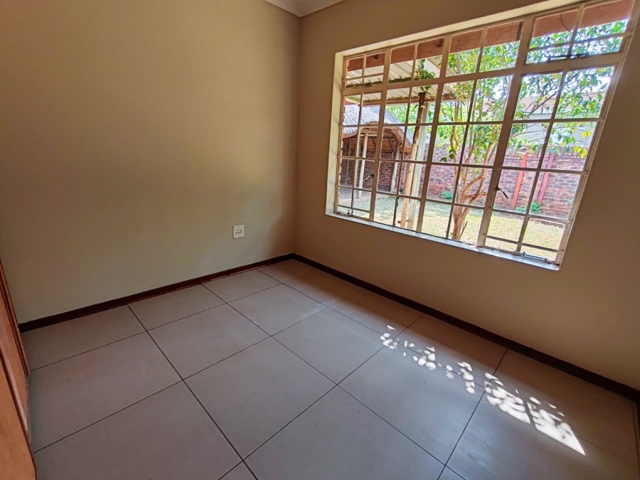 3 Bedroom Property for Sale in Kannoniers Park North West